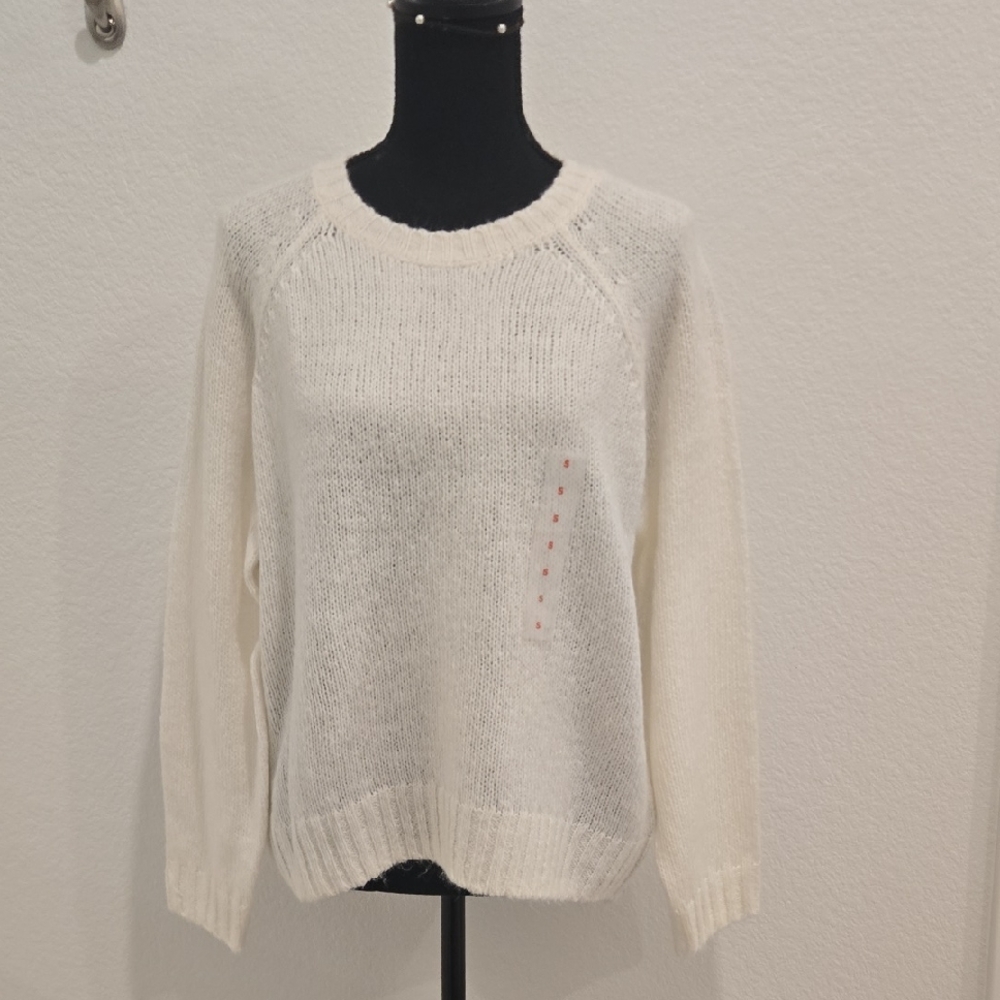 Old Navy Women's Cream Crew Neck Sweater